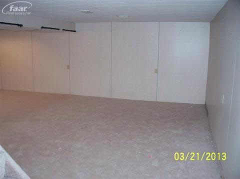 1512 West Judd Road Flint, MI 48507 - Photo 12 of 15 20351276-11.JPG