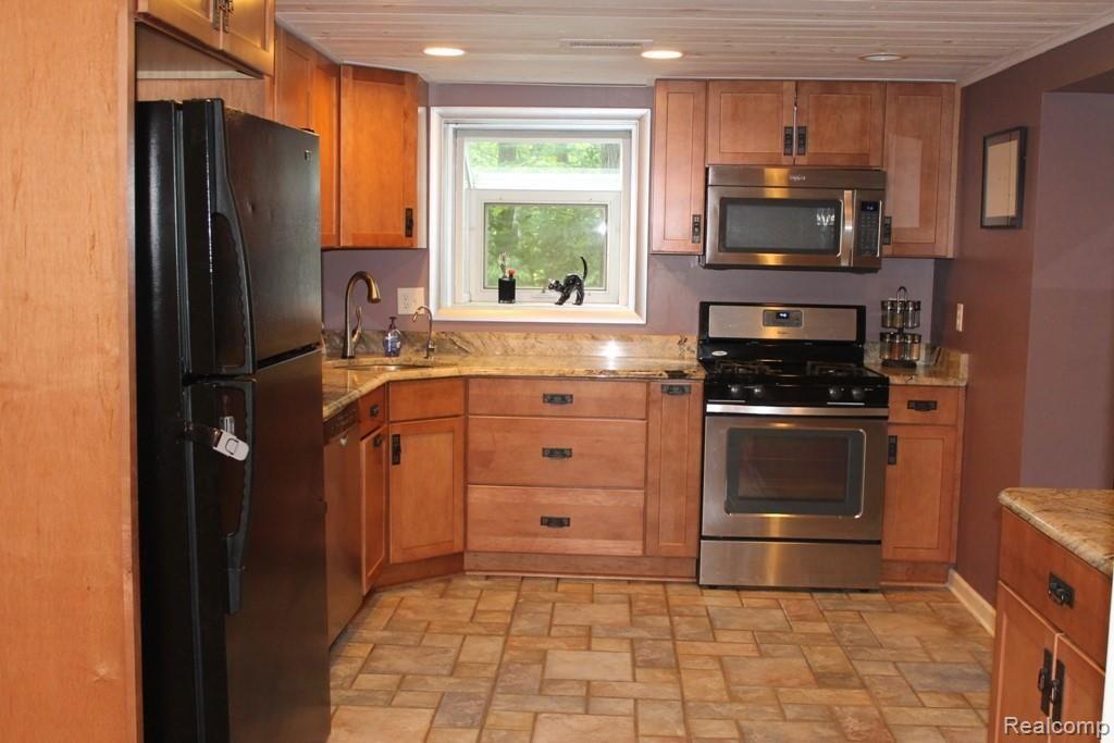 2270 Houser Road Holly, MI 48442 - Photo 8 of 29 IMG_6188.JPG