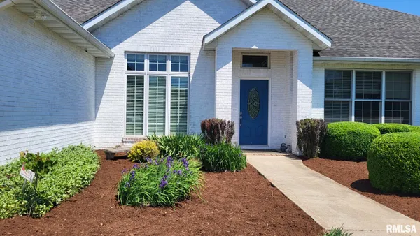 $379,900 | 2710 Turnberry Drive, Marion, IL 62959