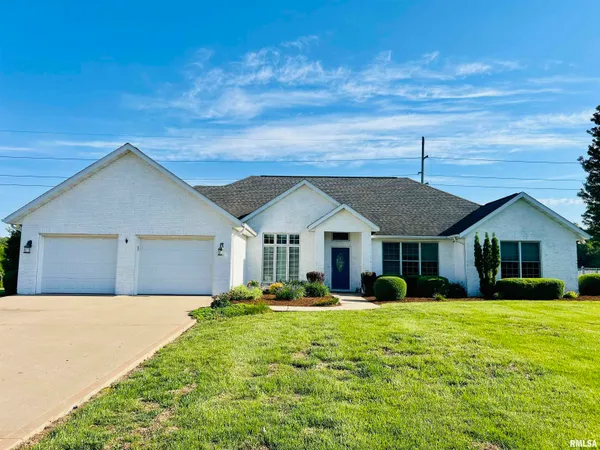 $379,900 | 2710 Turnberry Drive, Marion, IL 62959