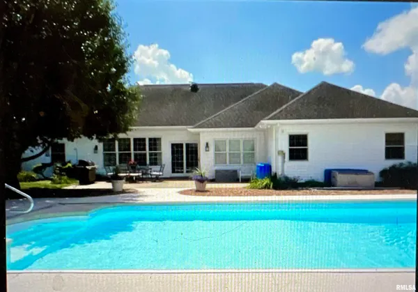 $379,900 | 2710 Turnberry Drive, Marion, IL 62959