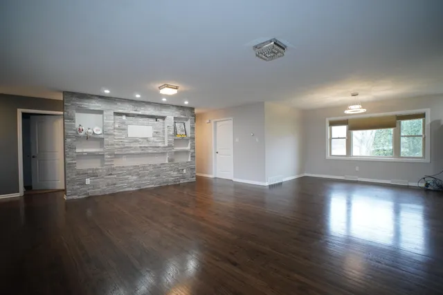 $3,000 | 6092 Cleveland Street, Merrillville, IN 46410