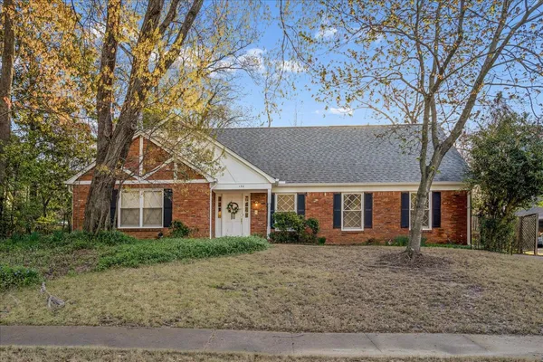 $525,000 | 130 Greenbriar Drive, Memphis, TN 38117