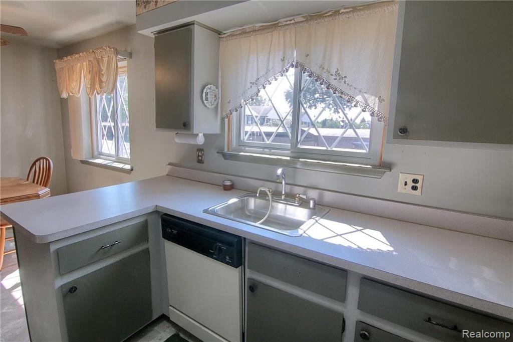 29241 Hayes Road, Unit 13 Warren, MI 48088 - Photo 10 of 22