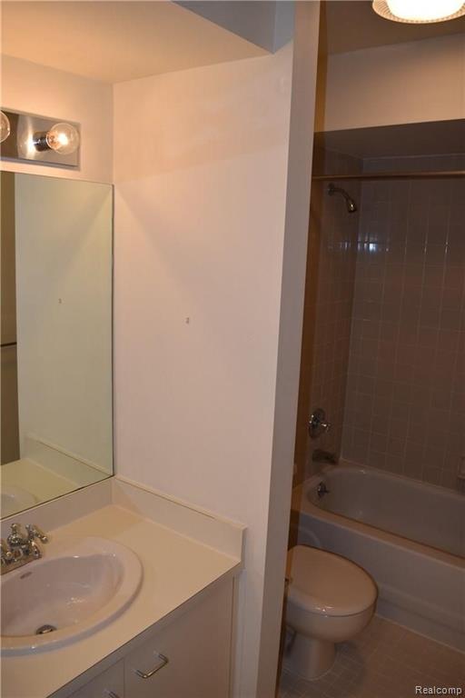 569 Victoria Court, Unit 53 Rochester Hills, MI 48307 - Photo 19 of 28