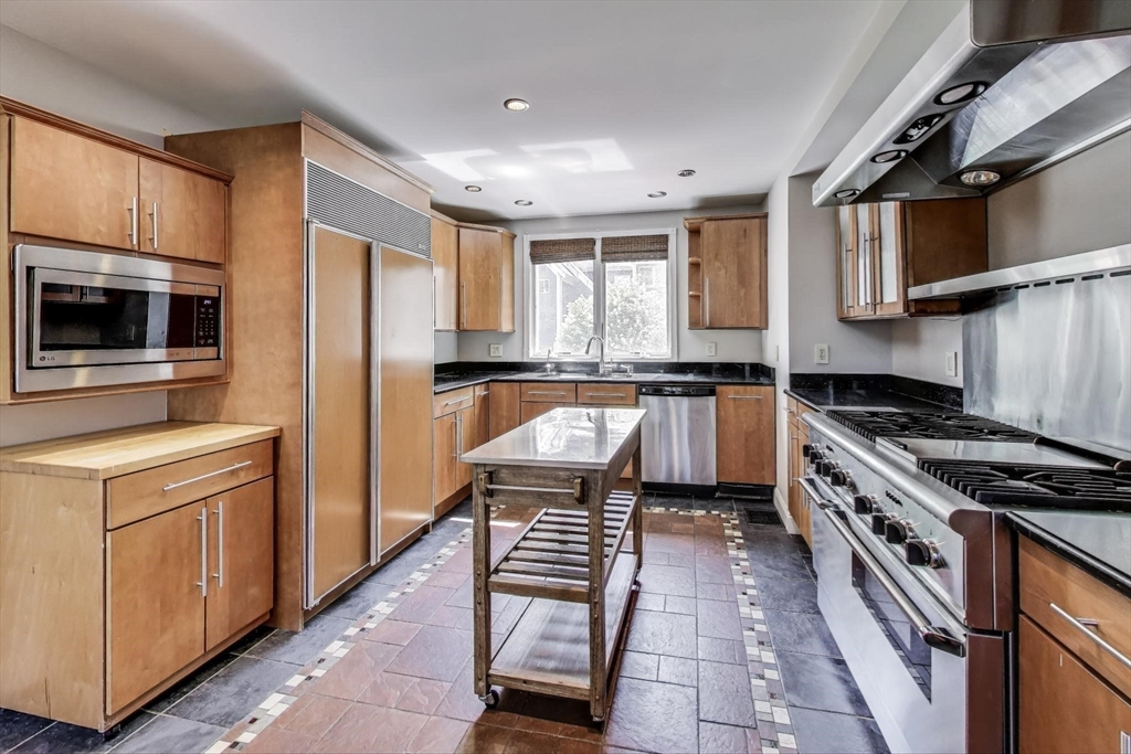 2 Elm Street Wellesley, MA 02481 - Photo 5 of 40