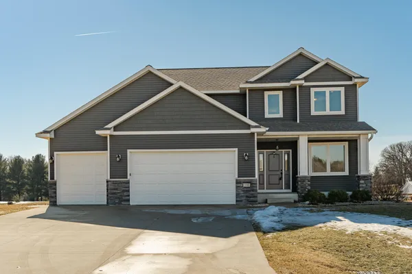 $599,900 | 330 5th Street Southeast, Oronoco, MN 55960