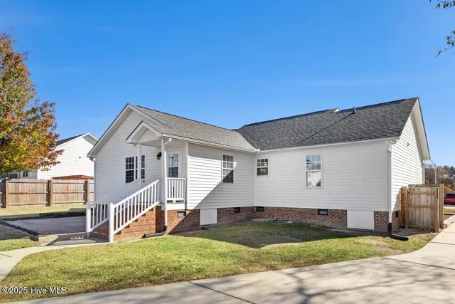 $334,900 | 132 Yellow Stone Lane, Smithfield, NC 27577