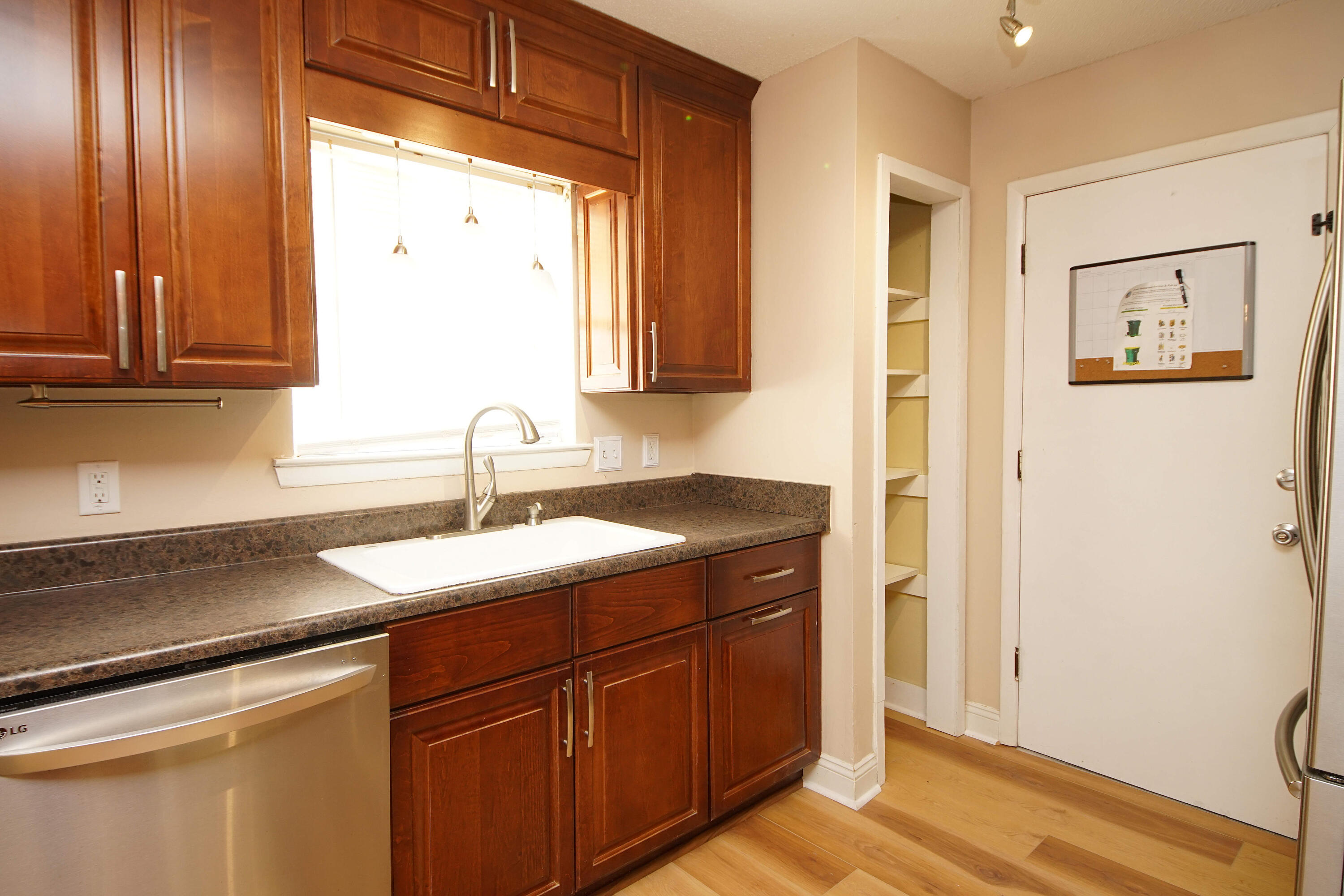583 Woodlow Road Niceville, FL 32578 - Photo 14 of 35 583WoodlowKitchen114