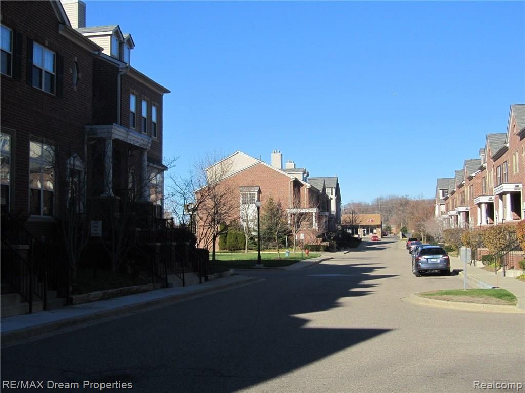 16892 Farmington Road Livonia, MI 48154 - Photo 4 of 25 16892 Farmington Livonia Mi 005.JPG