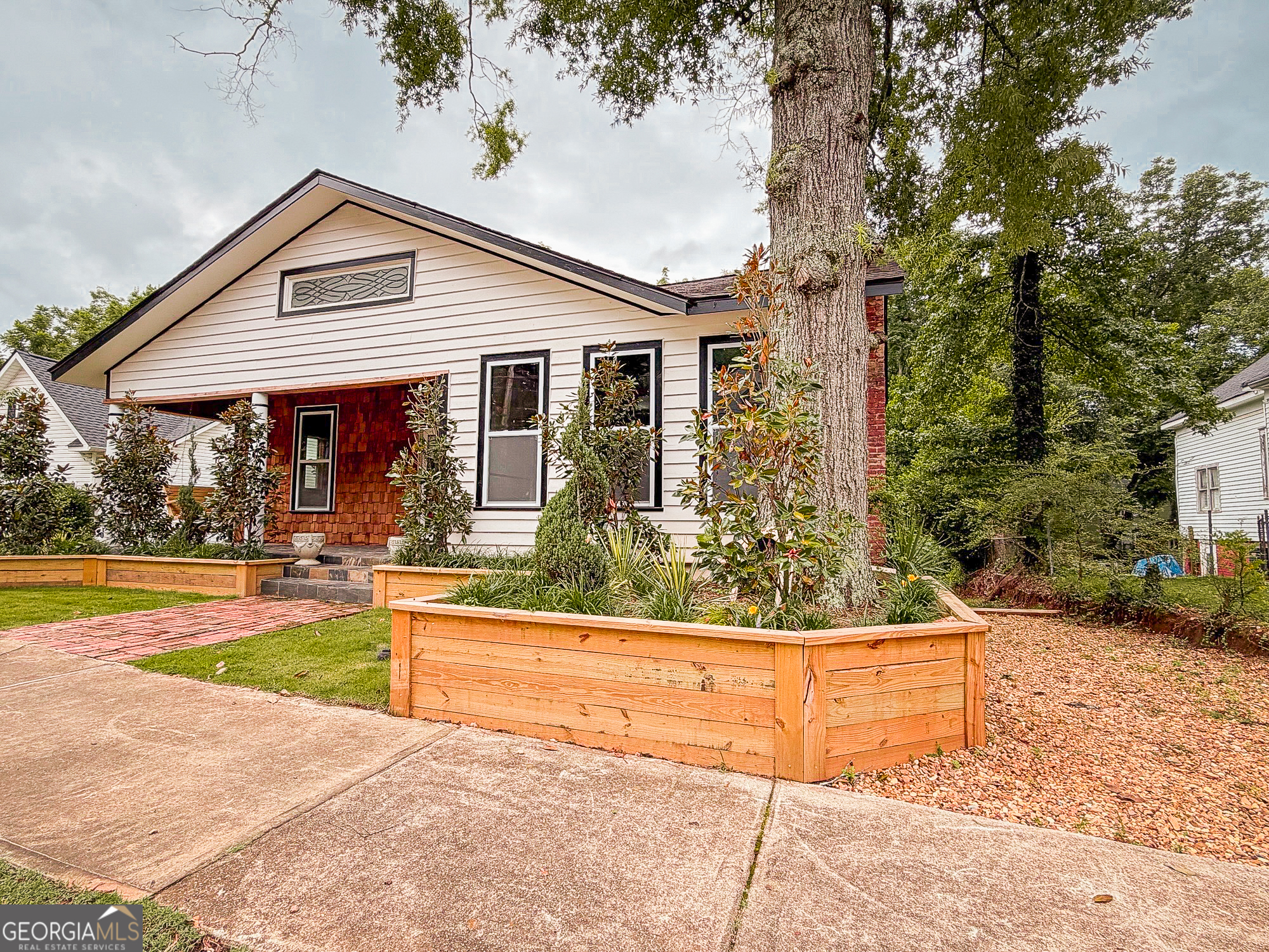 68 Spring Street Newnan, GA 30263 - Photo 2 of 33