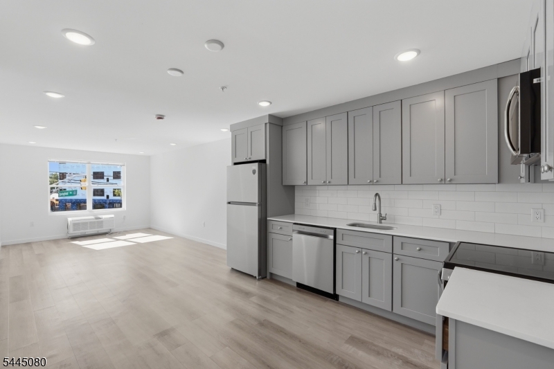 566 Springfield Avenue, Unit 303 Newark, NJ 07103 - Photo 6 of 10