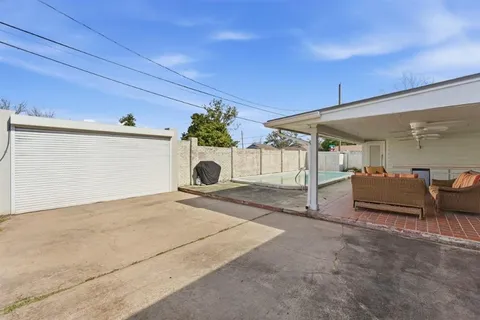 $239,000 | 2100 Winnie Street, Lake Charles, LA 70601