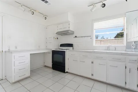 $239,000 | 2100 Winnie Street, Lake Charles, LA 70601