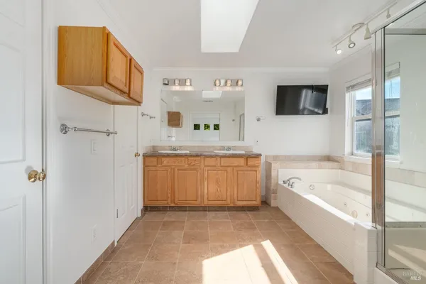 $809,000 | 8843 Oakfield Lane, Windsor, CA 95492