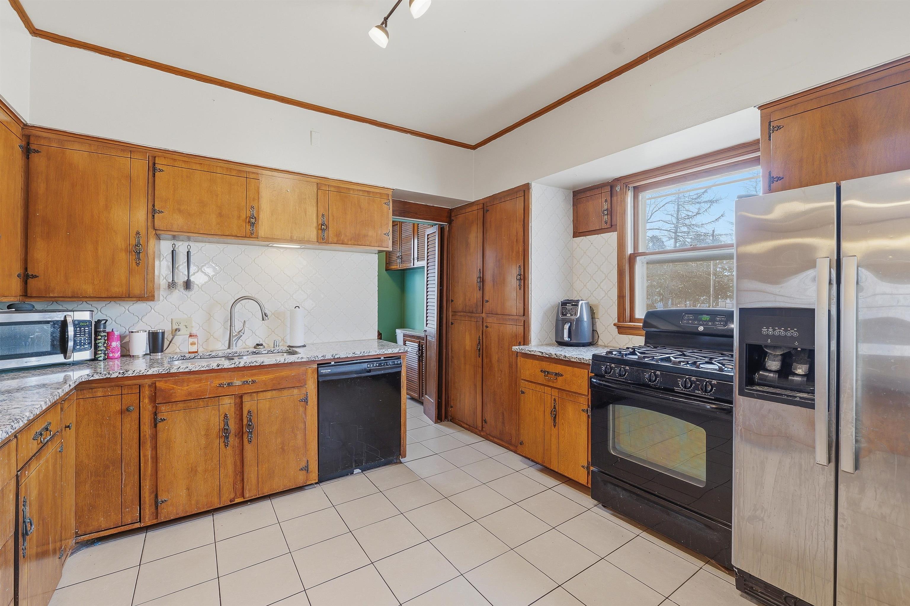 253 4th Street Fond du Lac, WI 54935 - Photo 9 of 31