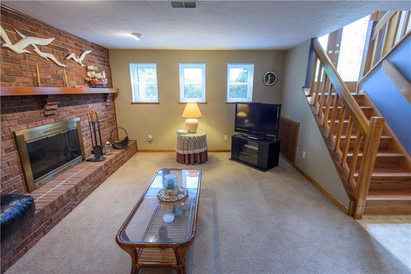 3032 Haberlein Road Gibsonia, PA 15044 - Photo 3 of 25 Gallery Image 3