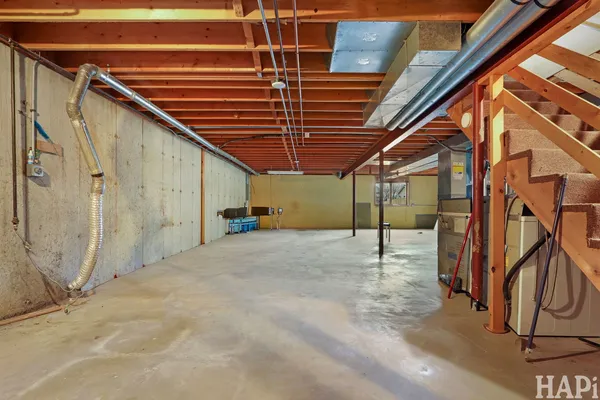 $1,950 | 920 Pleasant Street, Woodstock, IL 60098