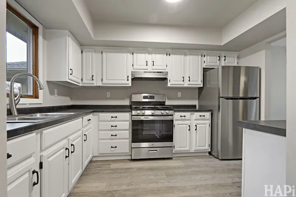 $1,950 | 920 Pleasant Street, Woodstock, IL 60098