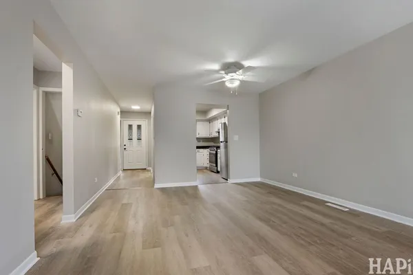 $1,950 | 920 Pleasant Street, Woodstock, IL 60098