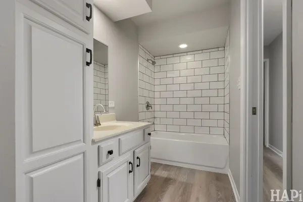 $1,950 | 920 Pleasant Street, Woodstock, IL 60098