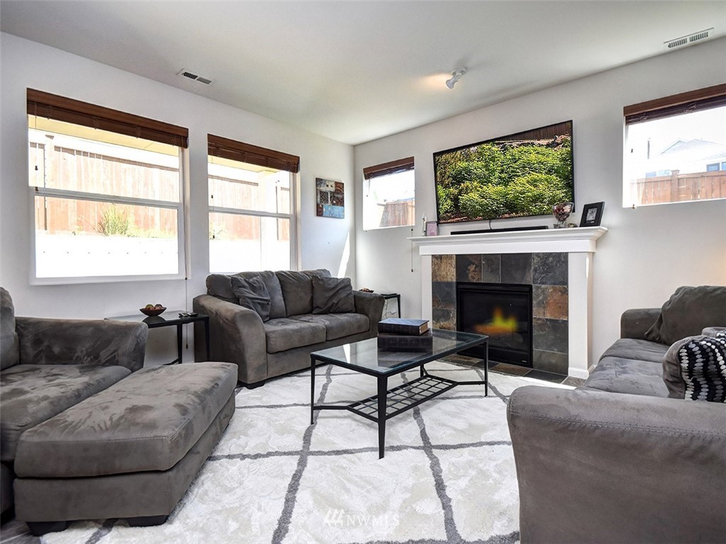 3915 178th Street Southeast Bothell, WA 98012 - Photo 4 of 22 Gallery Image 4