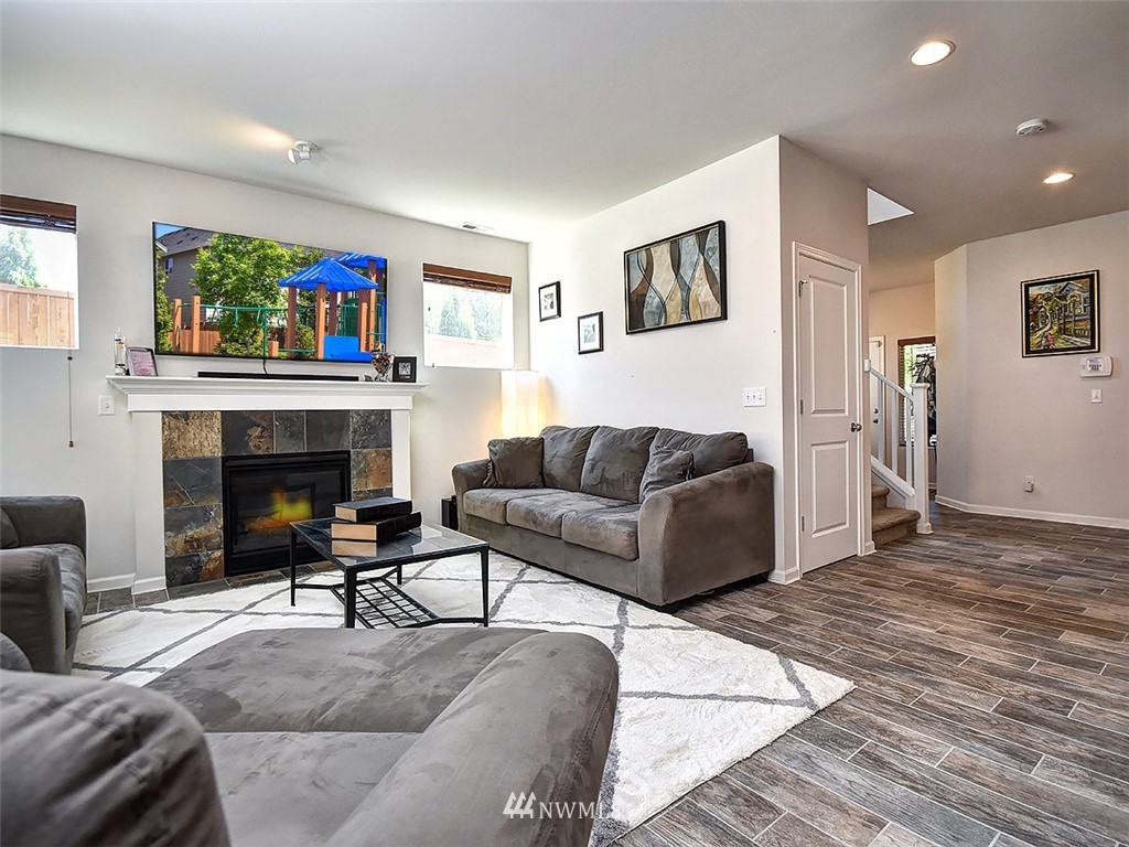 3915 178th Street Southeast Bothell, WA 98012 - Photo 5 of 22 Gallery Image 5