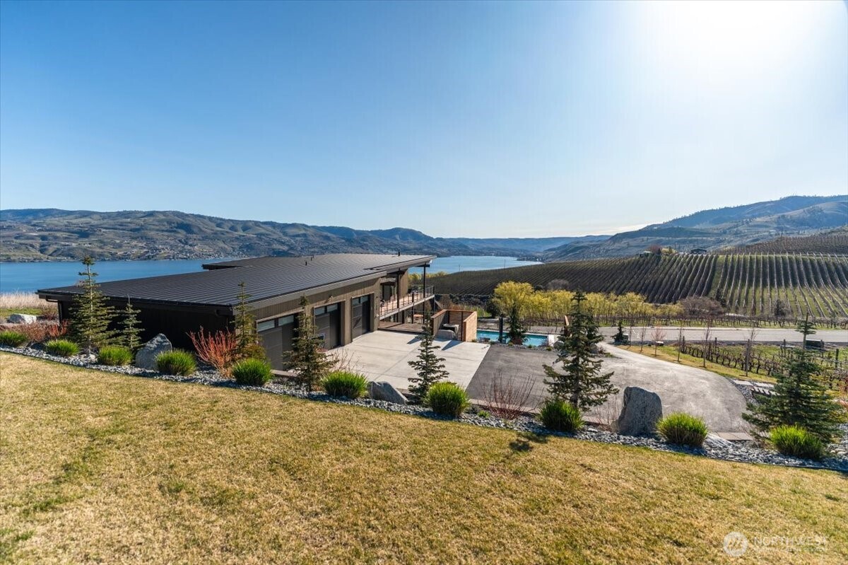 140 Clos Chevalle Road Chelan, WA 98816 - Photo 3 of 40