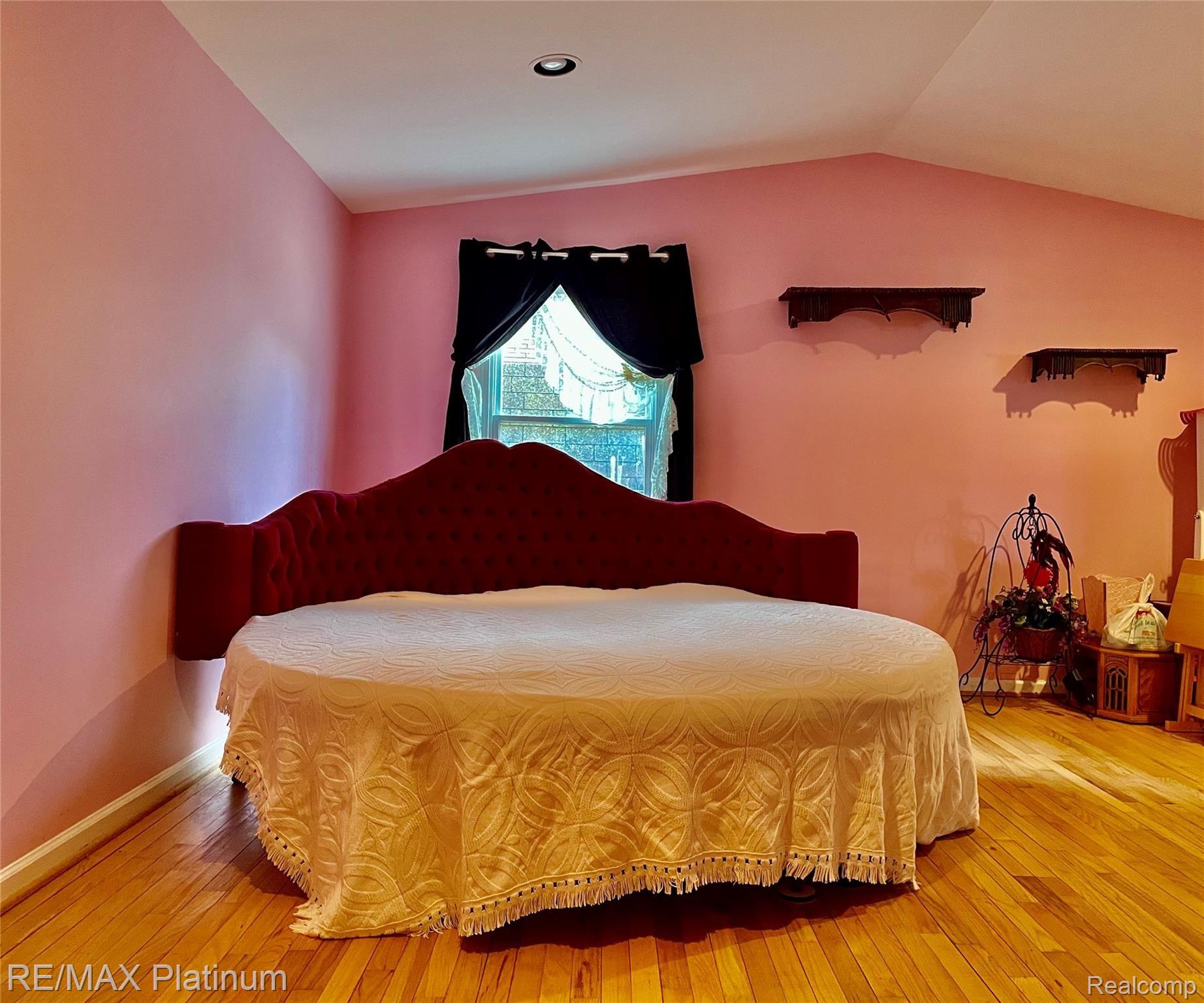 5819 Mabley Hill Road Fenton, MI 48430 - Photo 13 of 34 Primary Bedroom Suite on Main Floor
