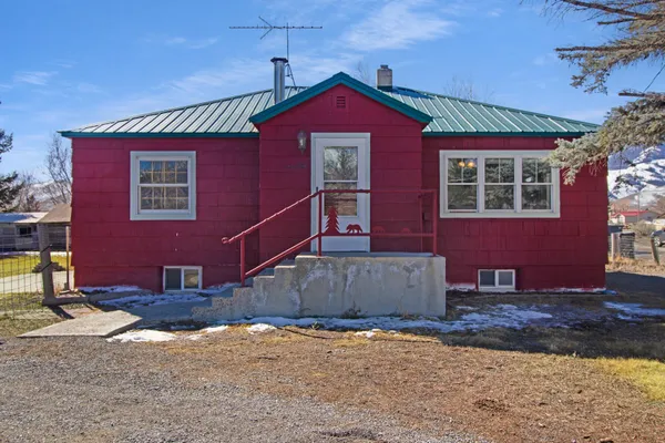 $290,000 | 402 Custer Street, Mackay, ID 83251