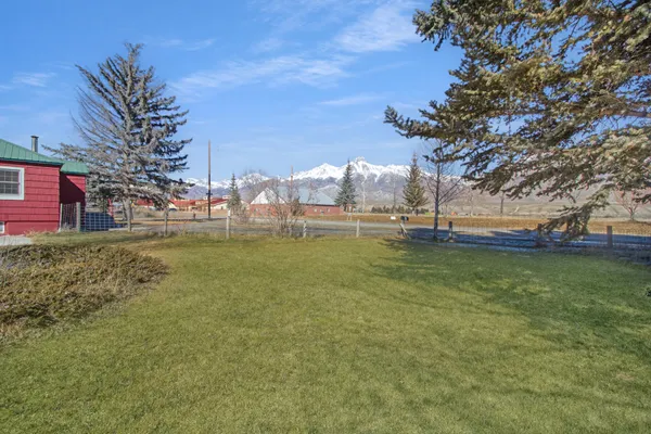 $290,000 | 402 Custer Street, Mackay, ID 83251