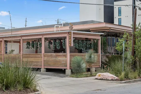 a view of a entrance door of the house