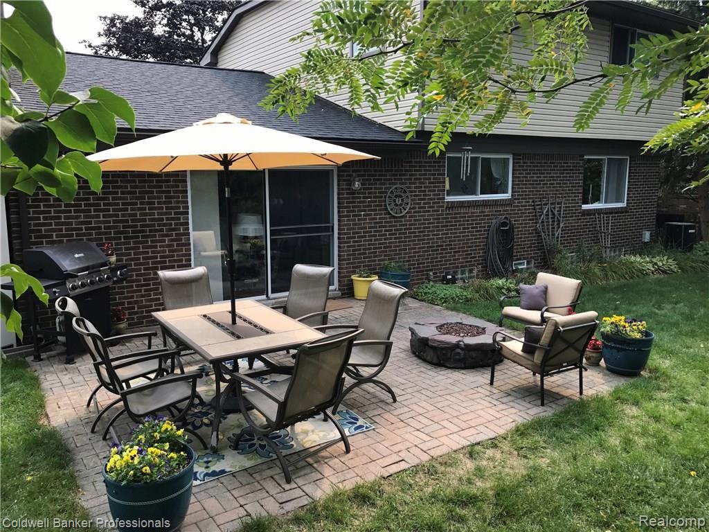 5211 Timber Ridge Trail Clarkston, MI 48346 - Photo 59 of 64 Can't wait to get outside on paver patio!
