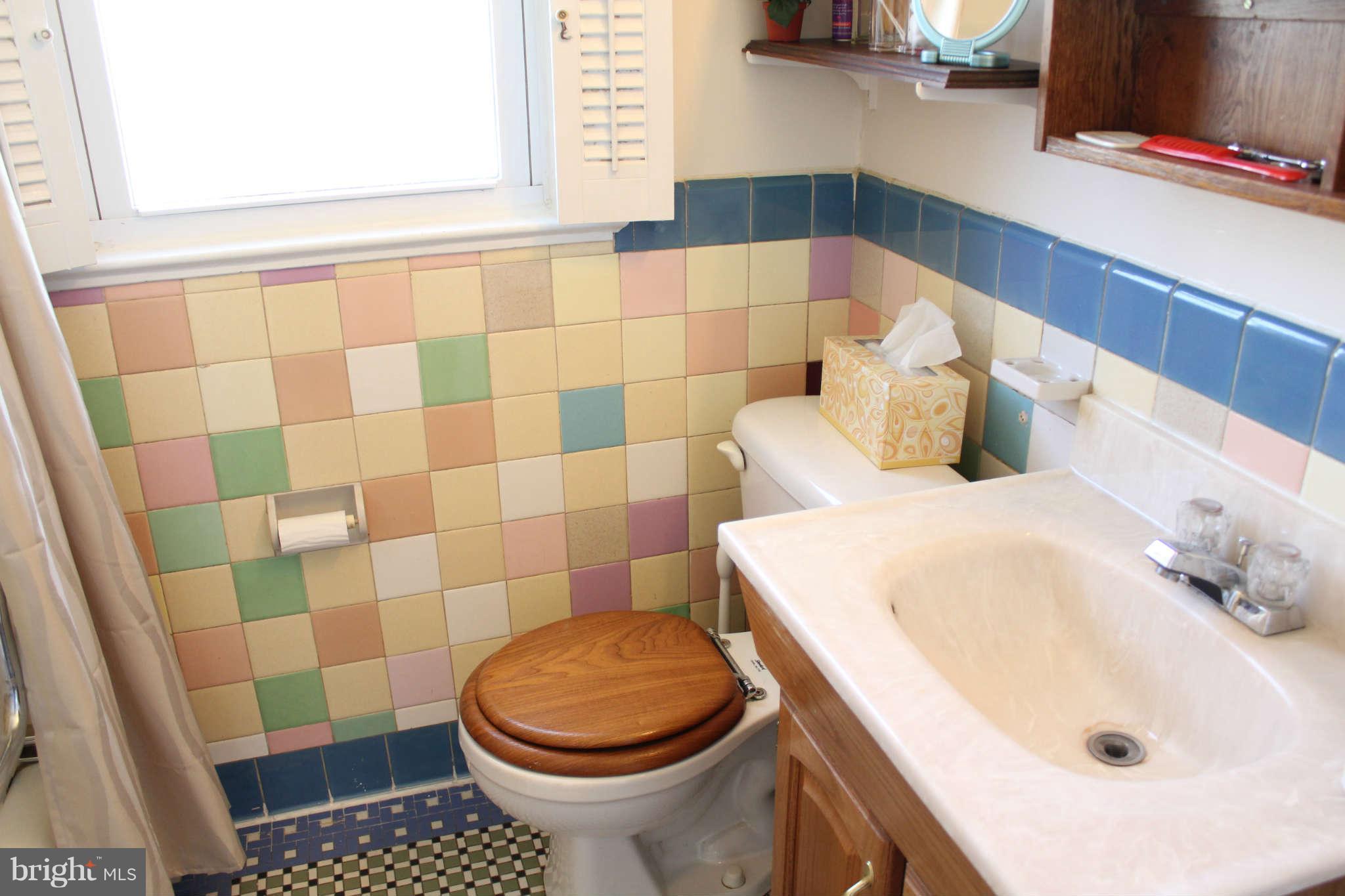 10212 Colesville Road Silver Spring, MD 20901 - Photo 14 of 28 Bath
