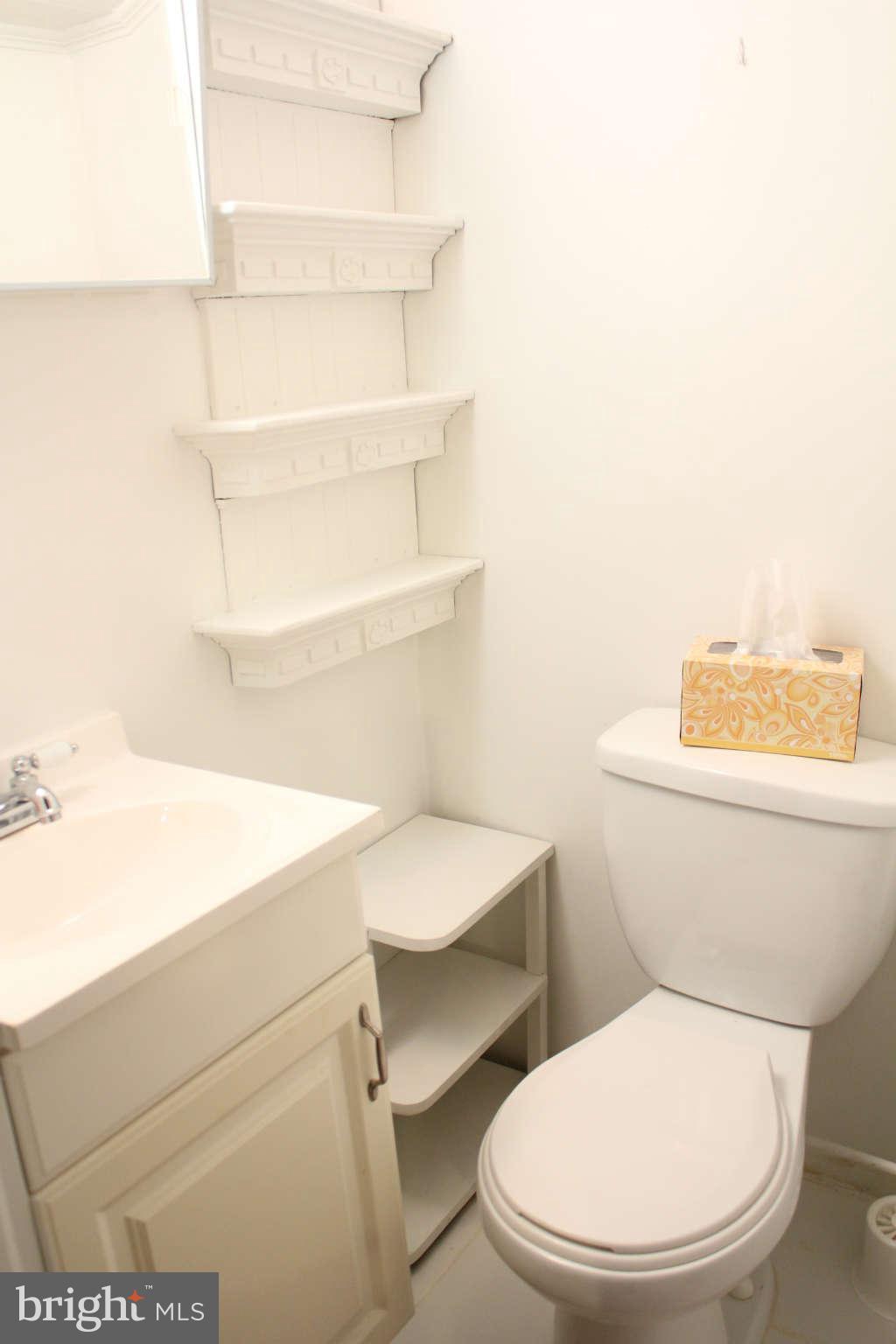 10212 Colesville Road Silver Spring, MD 20901 - Photo 22 of 28 Bath