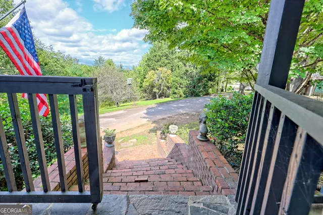 $729,900 | 108 Dodge Lane, Lakemont, GA 30552