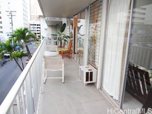 2572 Lemon Road, Unit 306 Honolulu, HI 96815 - Photo 12 of 13 a view of living room kitchen and entryway