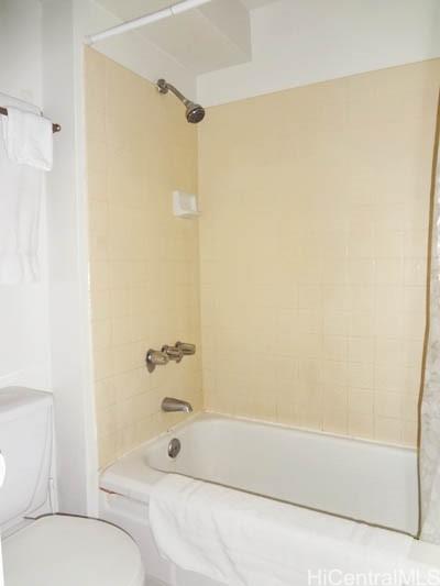 2572 Lemon Road, Unit 306 Honolulu, HI 96815 - Photo 5 of 13 a bathroom with a bathtub and a shower