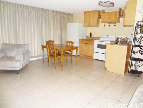 2572 Lemon Road, Unit 306 Honolulu, HI 96815 - Photo 10 of 13 a living room with furniture a large window and kitchen view
