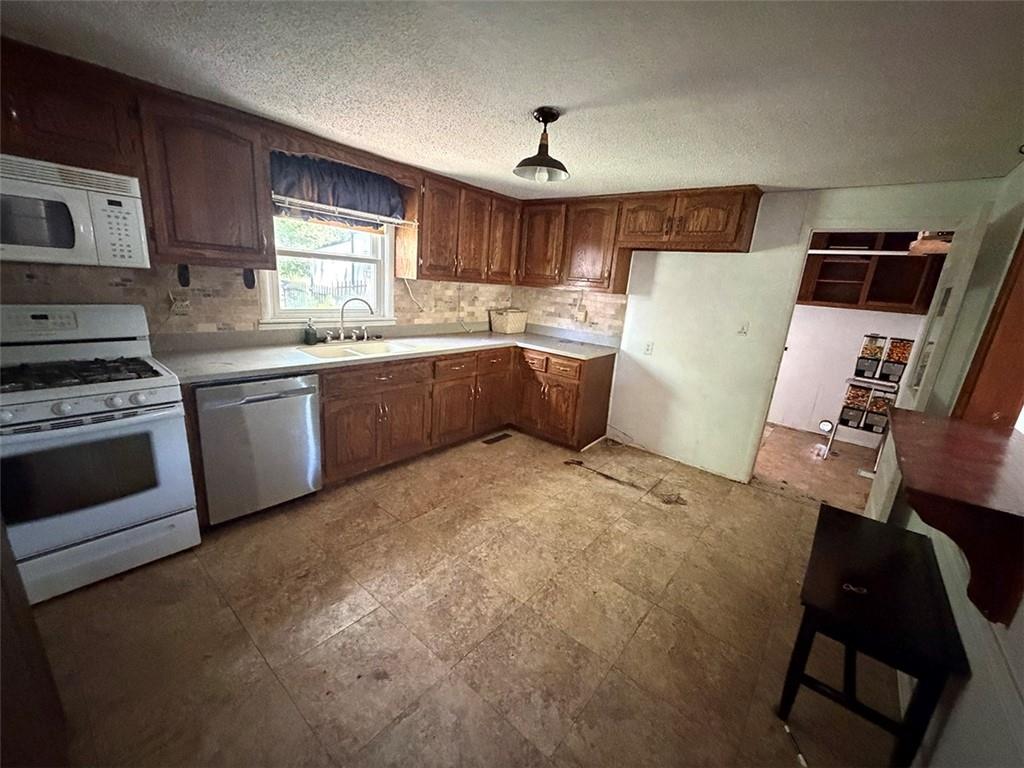 232 South County Line Road Windsor, MO 65360 - Photo 11 of 38
