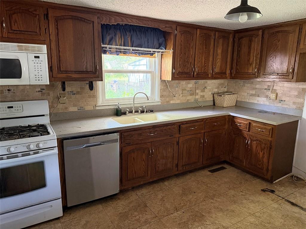 232 South County Line Road Windsor, MO 65360 - Photo 12 of 38