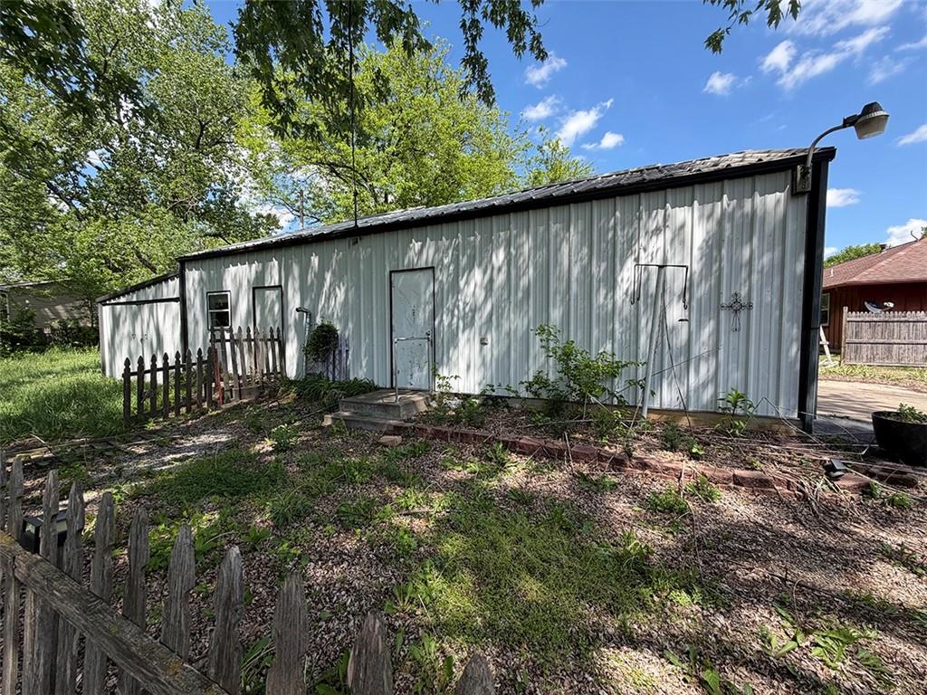 232 South County Line Road Windsor, MO 65360 - Photo 17 of 38