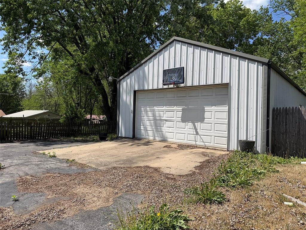 232 South County Line Road Windsor, MO 65360 - Photo 8 of 38