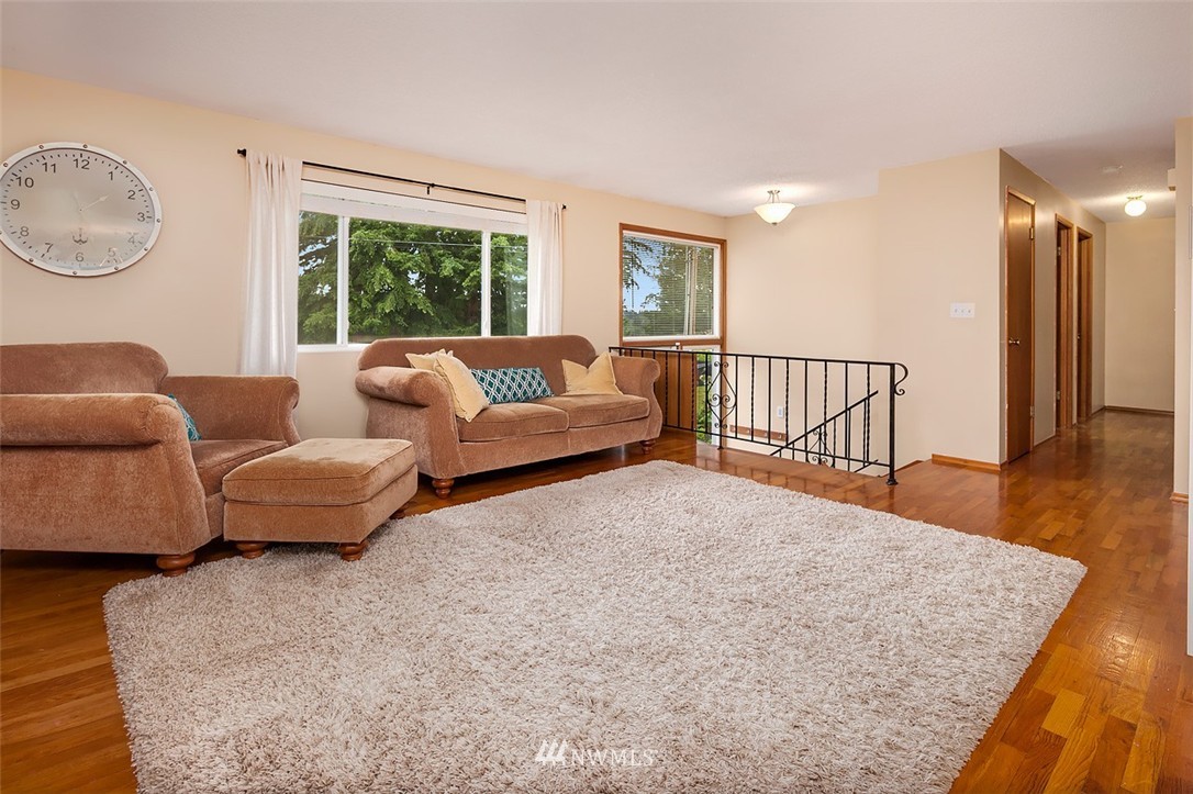 12416 169th Avenue Southeast Renton, WA 98059 - Photo 4 of 19 Gallery Image 4
