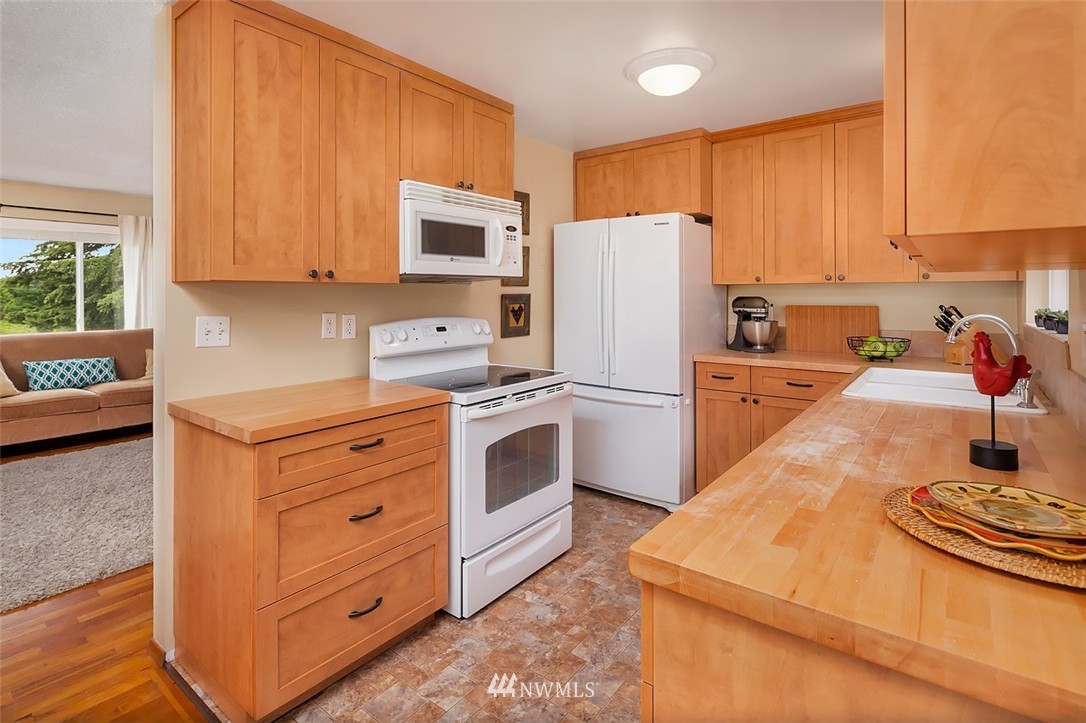 12416 169th Avenue Southeast Renton, WA 98059 - Photo 8 of 19 Gallery Image 8