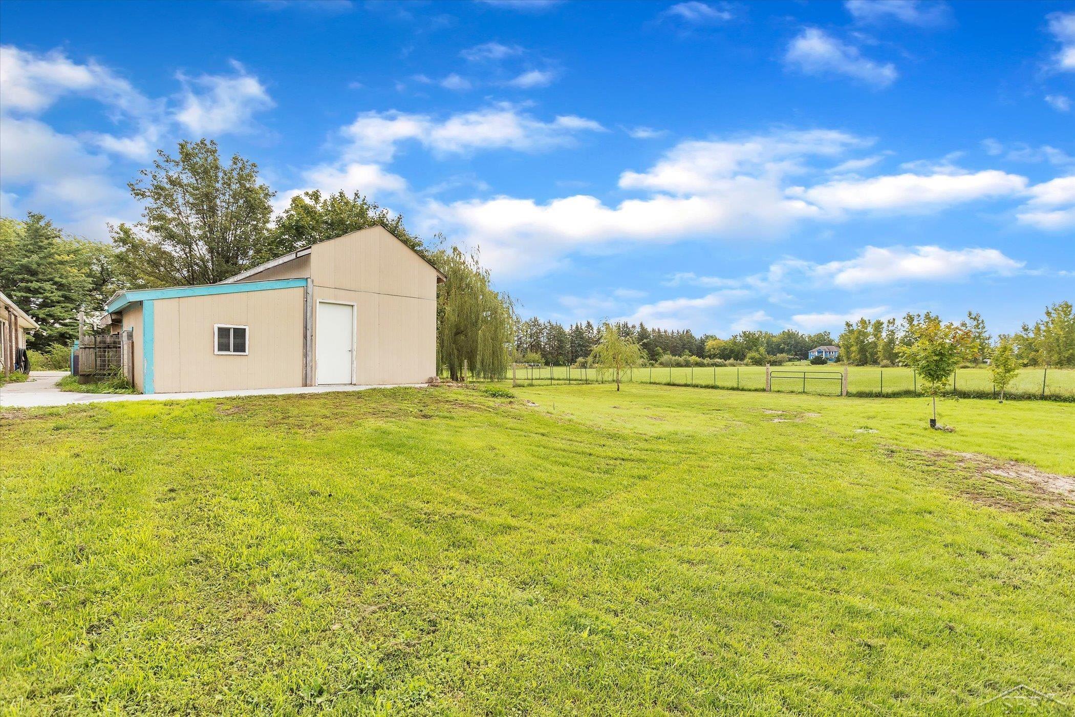 1851 West Midland Road Auburn, MI 48611 - Photo 40 of 49 50090198-39.JPG