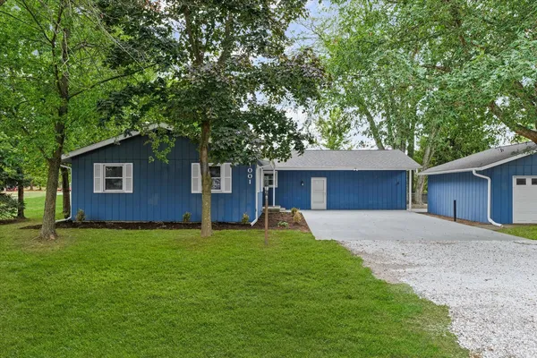$294,900 | 1001 West Dianne Lane, Mahomet, IL 61853