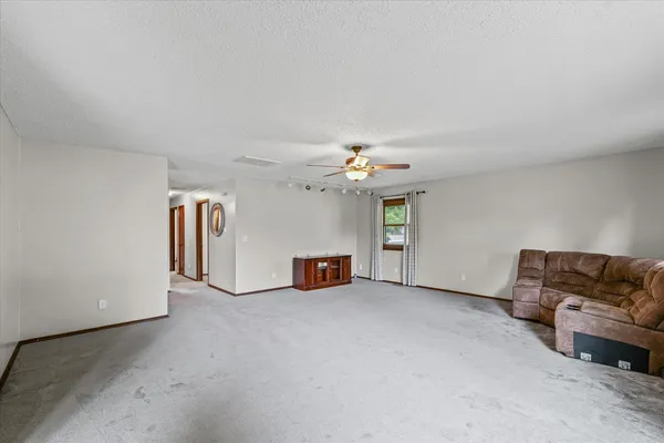 $294,900 | 1001 West Dianne Lane, Mahomet, IL 61853