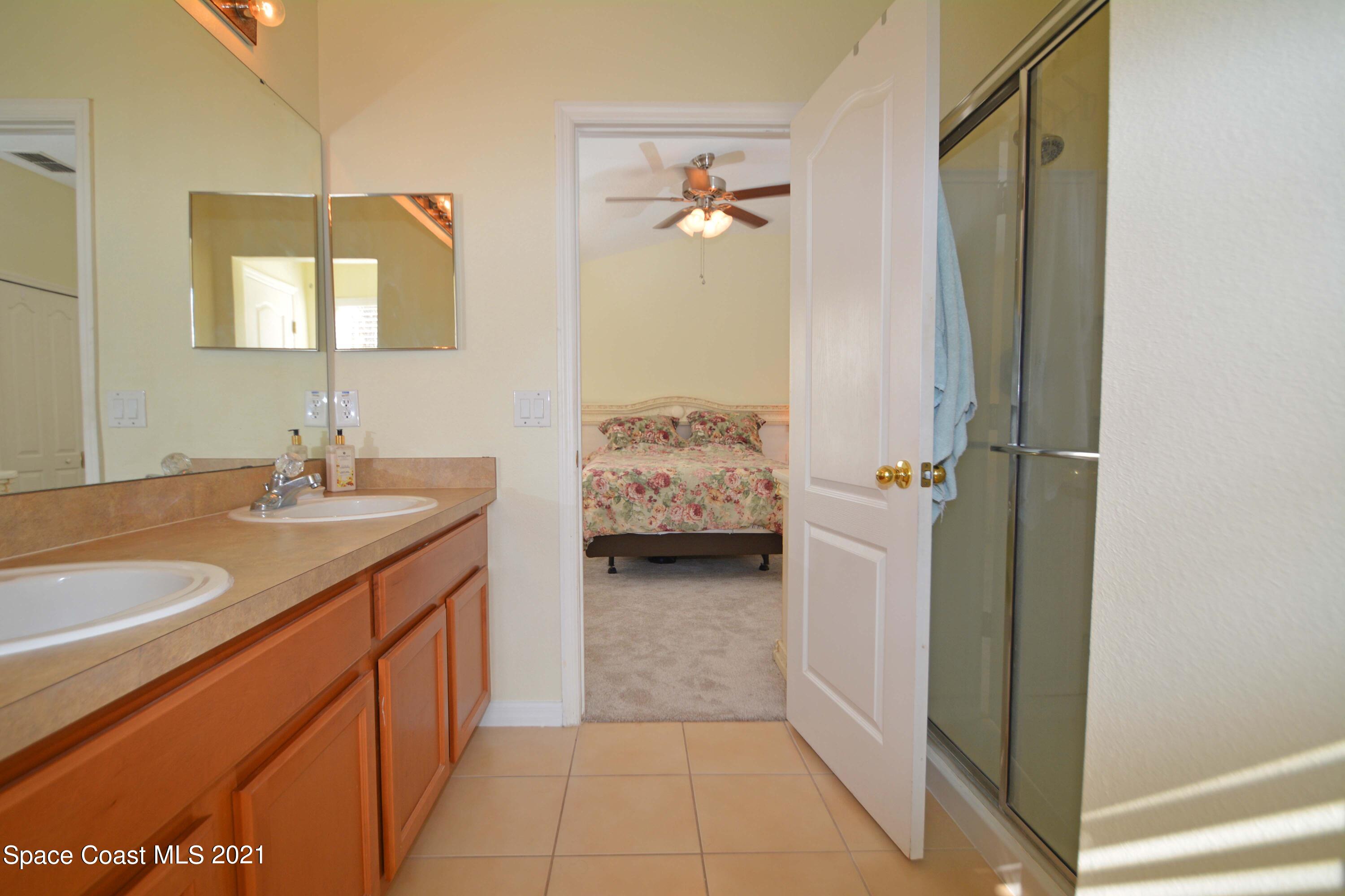 6680 South Goldenrod Road, Unit B' Orlando, FL 32822 - Photo 14 of 19 Ensuite
