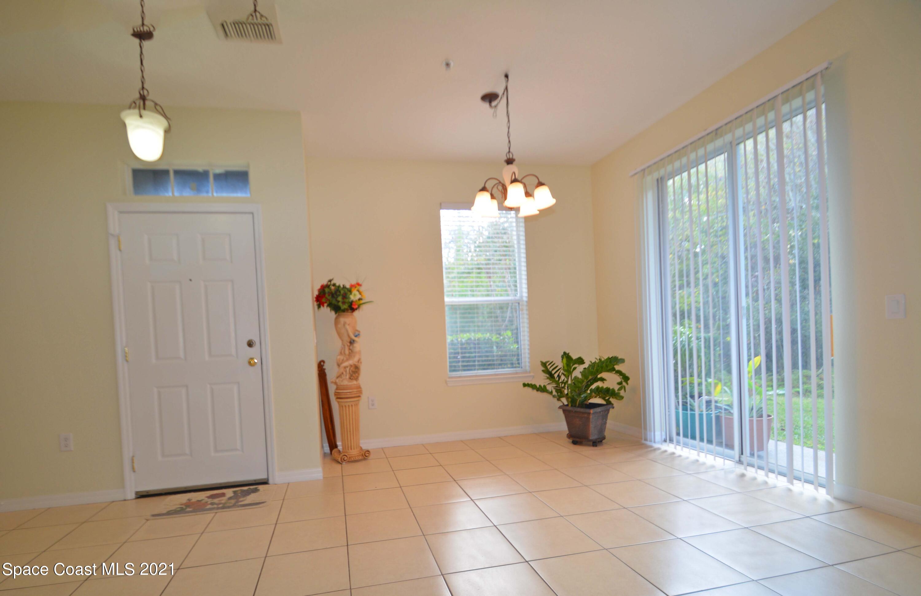 6680 South Goldenrod Road, Unit B' Orlando, FL 32822 - Photo 4 of 19 Dining Area